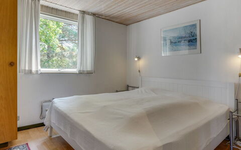 Sitta - 400M from the Sea: Letto, Interior Design, Pavimentazione, Camera Da Letto, Pavimento, Soffitto, Legna, Mobilia, Lenzuolo, Bedding