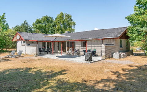 Sitta - 400M from the Sea: Zona Residenziale, Tetto, Sobborgo, Driveway, Estate, Camino