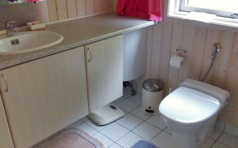 Crispina - 350M from the Sea: Toilet Seat, Bagno, Idraulico Fixture, Gabinetto, Lavello, Lavandino Del Bagno, Pavimento, Pavimentazione, Rubinetto, Idraulico
