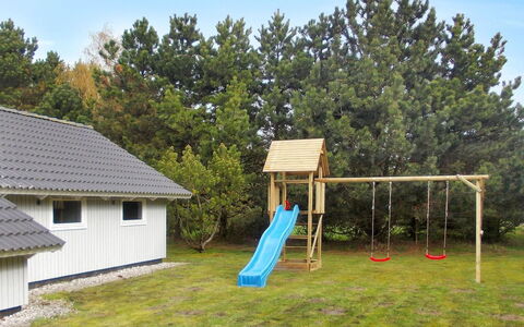 Crispina - 350M from the Sea: Campo Da Giuoco, Attrezzatura Giochi All'Aperto, Scivolo, Giardino, Prato, Backyard, Terreno Di Gioco, Shade, Landscaping, Cortile