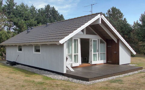 Crispina - 350M from the Sea: Tetto, Casa, Lotto, Casa, Villetta, Estate, Edifici Giardino, Shade, Log Cabin, Landscaping