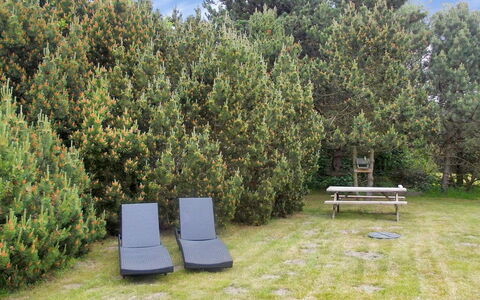 Crispina - 350M from the Sea: Tetto, Casa, Lotto, Casa, Villetta, Estate, Edifici Giardino, Shade, Log Cabin, Landscaping