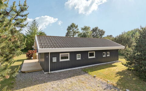 Bruno - 200M from the Sea: Tetto, Casa, Casa, Villetta, Porta, Raccordo, Deck, Portico, Plank, Latifoglie