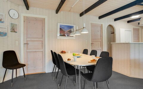 Bruno - 200M from the Sea: Tetto, Casa, Casa, Villetta, Porta, Raccordo, Deck, Portico, Plank, Latifoglie