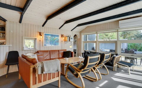 Bruno - 200M from the Sea: Tetto, Casa, Casa, Villetta, Porta, Raccordo, Deck, Portico, Plank, Latifoglie
