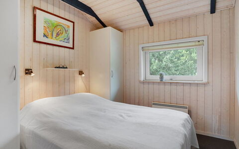 Bruno - 200M from the Sea: Tetto, Casa, Casa, Villetta, Porta, Raccordo, Deck, Portico, Plank, Latifoglie