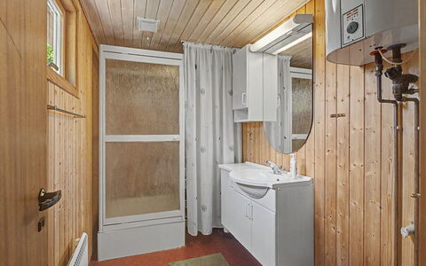 Kaarina - 550M from the Sea: Legna, Pavimentazione, Pavimento, Idraulico Fixture, Interior Design, Camera, Soffitto, Idraulico, Lavello, Bagno