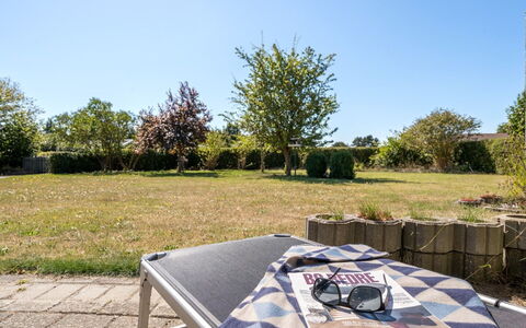 Maelle - 600M from the Sea: Lotto, Giardino, Shade, Prato, Mobili Da Esterno, Luce Del Sole, Landscaping, Parco, Cortile, Sedia