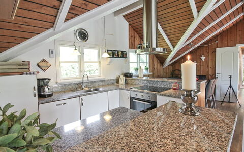 Gretta - 400M from the Sea: Tetto, Casa, Casa, Villetta, Raccordo, Estate, Driveway, Edifici Giardino, Cortile, Capannone