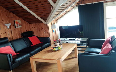 Gretta - 400M from the Sea: Mobilia, Legna, Interior Design, Pavimentazione, Divano, Pavimento, Soffitto, Soggiorno, Camera, Illuminazione