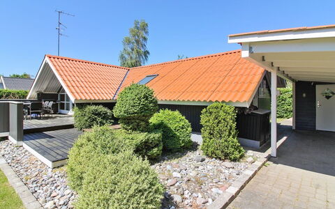 Gretta - 400M from the Sea: Tetto, Casa, Casa, Villetta, Raccordo, Estate, Driveway, Edifici Giardino, Cortile, Capannone