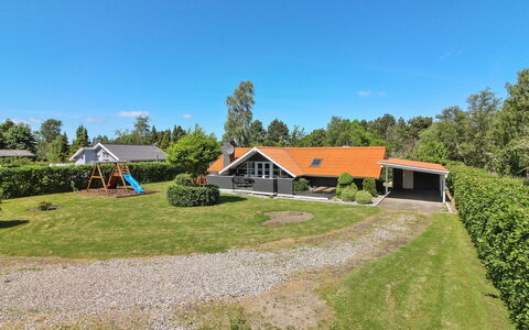 Gretta - 400M from the Sea: Tetto, Casa, Casa, Villetta, Raccordo, Estate, Driveway, Edifici Giardino, Cortile, Capannone