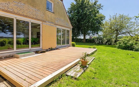 Rouwen - 1Km from the Sea: Tetto, Casa, Casa, Villetta, Porta, Raccordo, Deck, Portico, Plank, Latifoglie