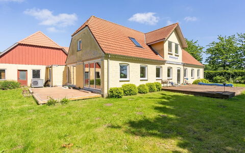 Rouwen - 1Km from the Sea: Tetto, Casa, Casa, Villetta, Porta, Raccordo, Deck, Portico, Plank, Latifoglie