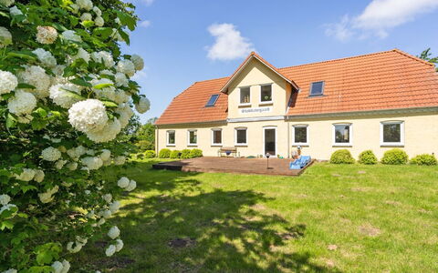 Rouwen - 1Km from the Sea: Tetto, Casa, Casa, Villetta, Porta, Raccordo, Deck, Portico, Plank, Latifoglie