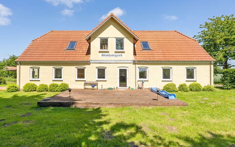 Rouwen - 1Km from the Sea: Tetto, Casa, Casa, Villetta, Porta, Raccordo, Deck, Portico, Plank, Latifoglie