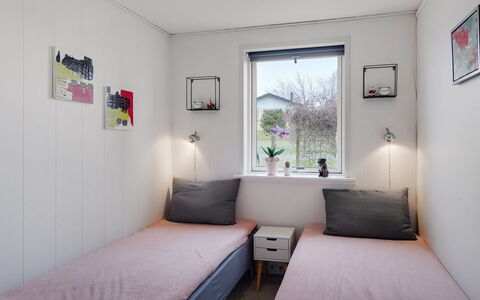Gisl - 400M from the Sea: Parete, Camera Da Letto, Pavimento, Pavimentazione, Interior Design, Letto, Soffitto, Camera, Mobilia, Casa