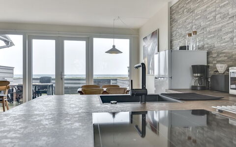 Vincent - 10M from the Sea: Controsoffitto, Pavimentazione, Cucina, Pavimento, Materiali Naturali, Soffitto, Granito, Cabinetry, Idraulico Fixture