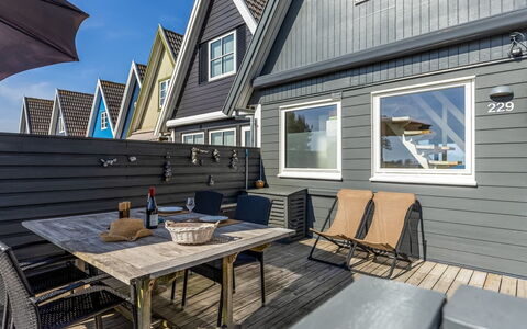 Vincent - 10M from the Sea: Legna, Casa, Raccordo, Plank, Latifoglie, Deck, Pavimento In Legno, Design, Portico, Mobili Da Esterno