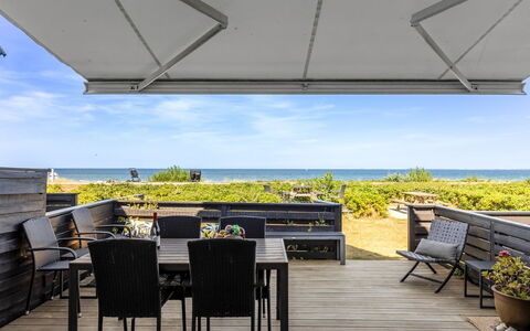 Vincent - 10M from the Sea: Mobilia, Legna, Mobili Da Esterno, Tavolo, Sedia, Tavolo Esterno, Shade, Deck, Latifoglie, Pavimento In Legno