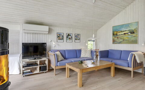 Barth - 150M from the Sea: Tetto, Casa, Lotto, Casa, Villetta, Estate, Edifici Giardino, Shade, Log Cabin, Landscaping