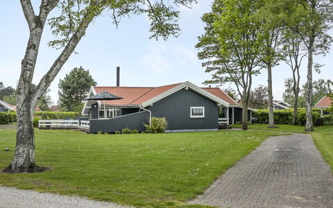 Barth - 150M from the Sea: Tetto, Casa, Lotto, Casa, Villetta, Estate, Edifici Giardino, Shade, Log Cabin, Landscaping