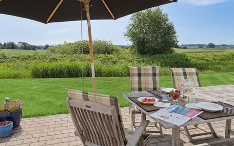 Daniela - 300M from the Sea: Zona Residenziale, Tetto, Sobborgo, Driveway, Estate, Camino