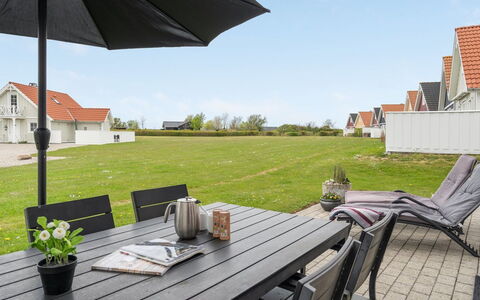 Askan - 200M from the Sea: Zona Residenziale, Tetto, Sobborgo, Driveway, Estate, Camino
