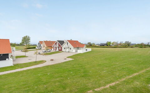 Askan - 200M from the Sea: Zona Residenziale, Tetto, Sobborgo, Driveway, Estate, Camino