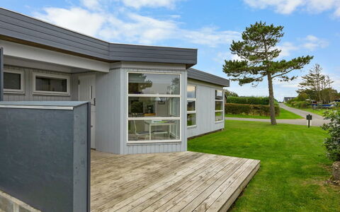 Rikkart - 100M from the Sea: Mobilia, Interior Design, Pavimentazione, Legna, Pavimento, Soffitto, Pavimento In Legno, Sedia, Tavolo, Illuminazione