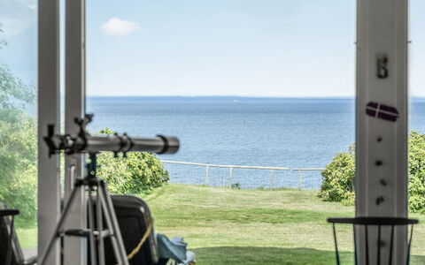 Elfi - 30M from the Sea: Blu, Arbusto, Villetta, Groundcover, Giardino, Estate, Shade, Landscaping, Agriturismo, Eco Hotel