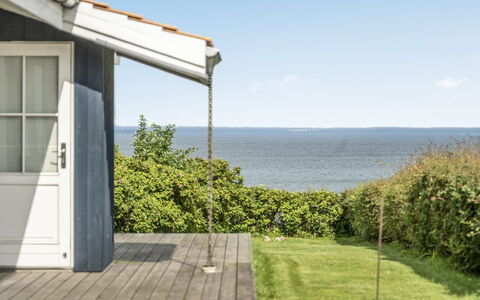 Elfi - 30M from the Sea: Blu, Arbusto, Villetta, Groundcover, Giardino, Estate, Shade, Landscaping, Agriturismo, Eco Hotel