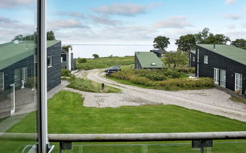 Lyly - 100M from the Sea: Blu, Arbusto, Villetta, Groundcover, Giardino, Estate, Shade, Landscaping, Agriturismo, Eco Hotel
