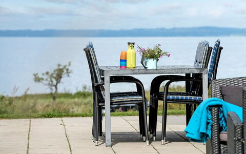 Lyly - 100M from the Sea: Blu, Arbusto, Villetta, Groundcover, Giardino, Estate, Shade, Landscaping, Agriturismo, Eco Hotel