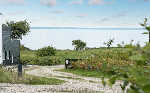 Lyly - 100M from the Sea: Blu, Arbusto, Villetta, Groundcover, Giardino, Estate, Shade, Landscaping, Agriturismo, Eco Hotel
