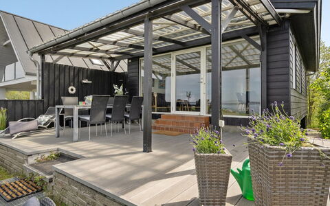 Käthe - 5M from the Sea: Blu, Arbusto, Villetta, Groundcover, Giardino, Estate, Shade, Landscaping, Agriturismo, Eco Hotel