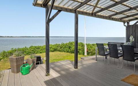 Käthe - 5M from the Sea: Blu, Arbusto, Villetta, Groundcover, Giardino, Estate, Shade, Landscaping, Agriturismo, Eco Hotel