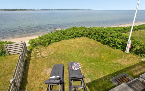 Käthe - 5M from the Sea: Blu, Arbusto, Villetta, Groundcover, Giardino, Estate, Shade, Landscaping, Agriturismo, Eco Hotel