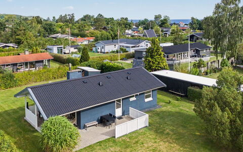 Undine - 300M from the Sea: Legna, Giardino, Backyard, Lotto, Casa, Tetto, Shade, Deck, Latifoglie, Cortile