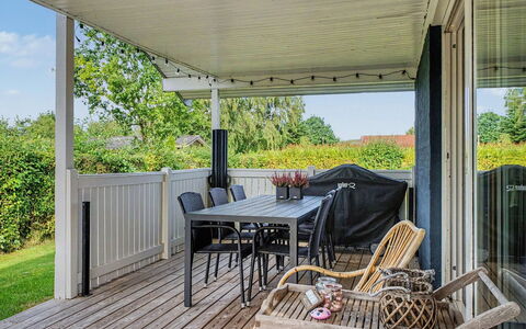Undine - 300M from the Sea: Legna, Giardino, Backyard, Lotto, Casa, Tetto, Shade, Deck, Latifoglie, Cortile