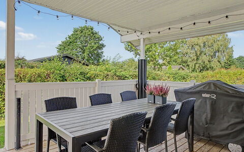 Undine - 300M from the Sea: Legna, Giardino, Backyard, Lotto, Casa, Tetto, Shade, Deck, Latifoglie, Cortile