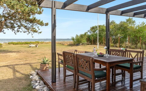 Sigurd - 20M from the Sea: Mobilia, Interior Design, Pavimentazione, Legna, Pavimento, Soffitto, Pavimento In Legno, Sedia, Tavolo, Illuminazione