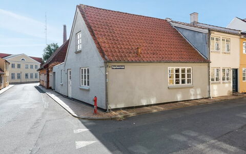 Zezilie - 500M from the Sea: Zona Residenziale, Tetto, Sobborgo, Driveway, Estate, Camino