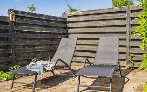 Wrange - 150M from the Sea: Tetto, Casa, Lotto, Casa, Villetta, Estate, Edifici Giardino, Shade, Log Cabin, Landscaping