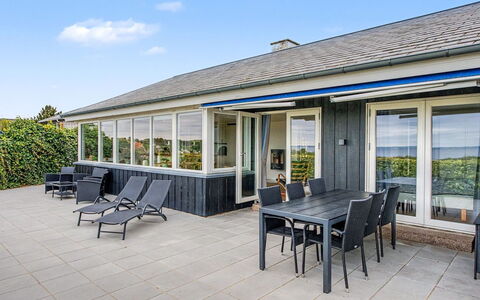 Annalia - 50M from the Sea: Legna, Giardino, Backyard, Lotto, Casa, Tetto, Shade, Deck, Latifoglie, Cortile