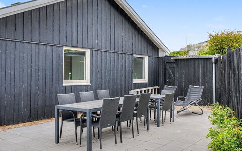 Annalia - 50M from the Sea: Legna, Giardino, Backyard, Lotto, Casa, Tetto, Shade, Deck, Latifoglie, Cortile