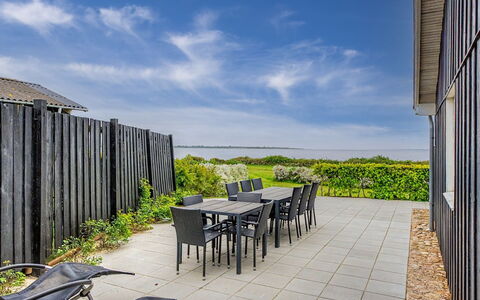 Annalia - 50M from the Sea: Legna, Giardino, Backyard, Lotto, Casa, Tetto, Shade, Deck, Latifoglie, Cortile