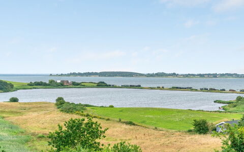 Chayton - 450M from the Sea: Tetto, Casa, Lotto, Casa, Villetta, Estate, Edifici Giardino, Shade, Log Cabin, Landscaping