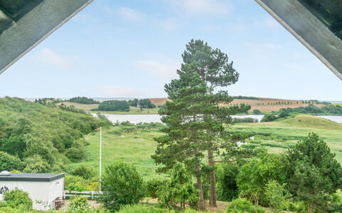 Chayton - 450M from the Sea: Tetto, Casa, Lotto, Casa, Villetta, Estate, Edifici Giardino, Shade, Log Cabin, Landscaping