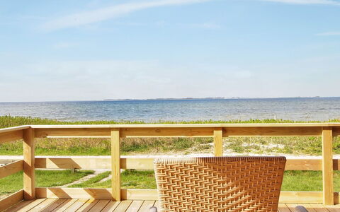 Bertold - 20M from the Sea: Blu, Arbusto, Villetta, Groundcover, Giardino, Estate, Shade, Landscaping, Agriturismo, Eco Hotel